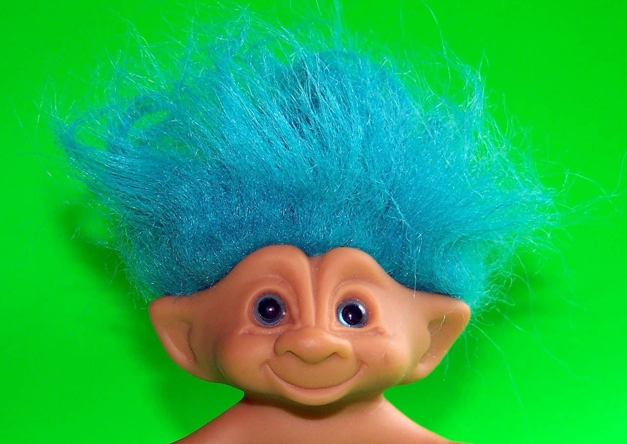Girl troll with blue hair - wide 1